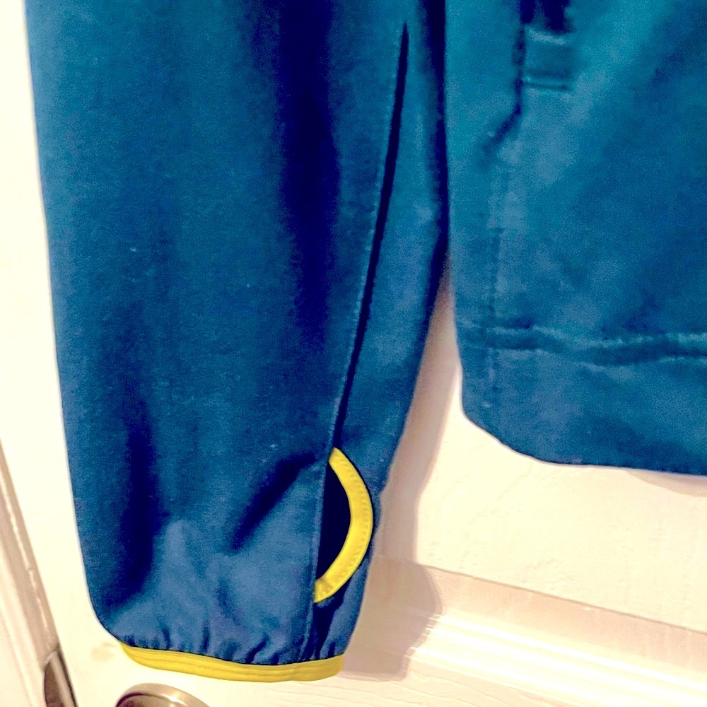 Ladies Reebok Slim Fit Training Jacket - Picture 6 of 9